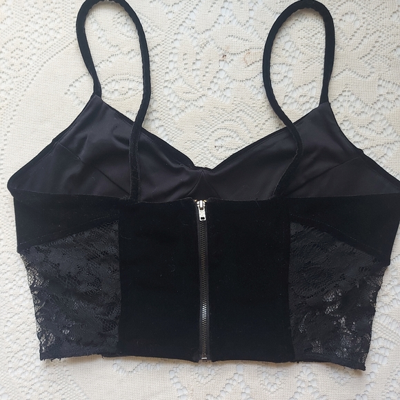 Forever 21 Velvet & Lace Crop - Picture 4 of 5